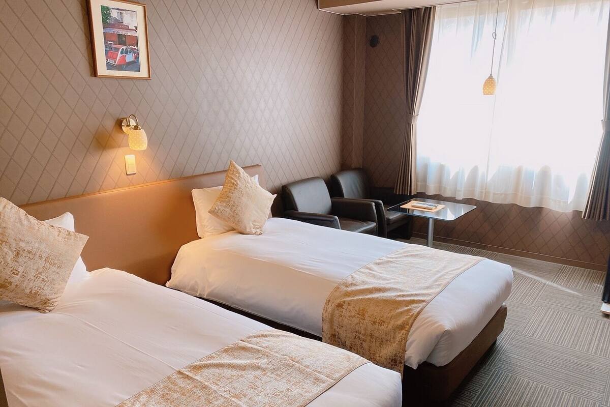 Desk, laptop workspace, WiFi (free), bed sheets