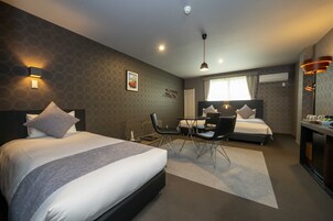 基础三人房, 无烟房 | 办公桌、笔记本电脑工作区、免费 WiFi、床单