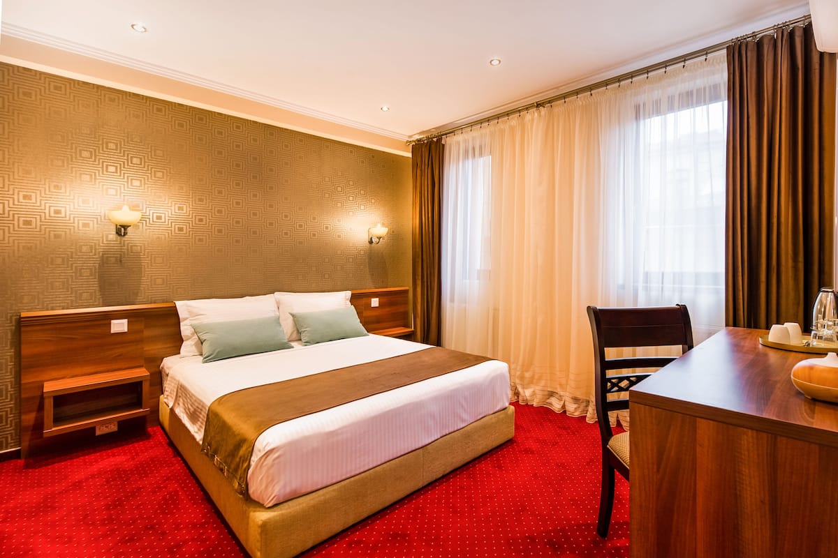 Premium bedding, pillowtop beds, desk, laptop workspace