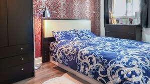 Apartment (1 Bedroom) | 1 bedroom, bed sheets - Bazely Street Deluxe Single Room 4 (London)