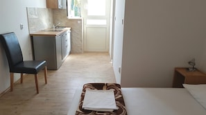 Suite estudio | Escritorio, cortinas blackout, tabla de planchar con plancha y cunas 