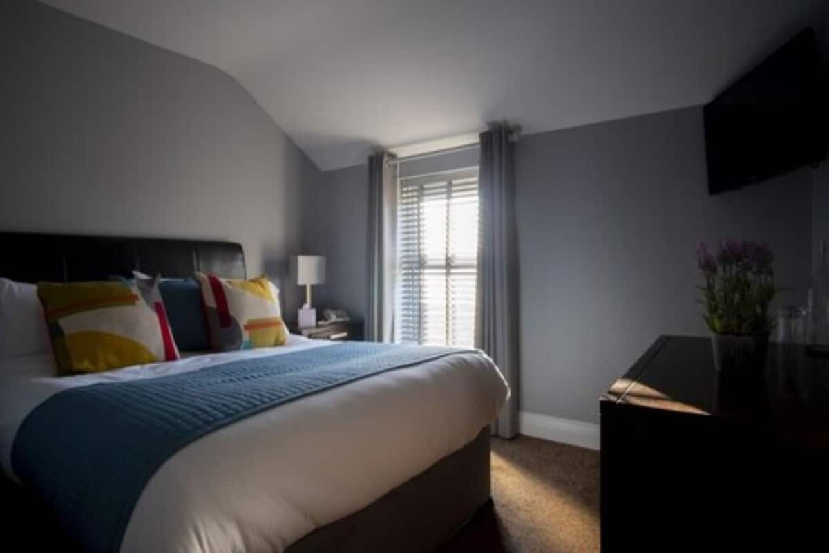 Hypo-allergenic bedding, blackout drapes, iron/ironing board, free WiFi