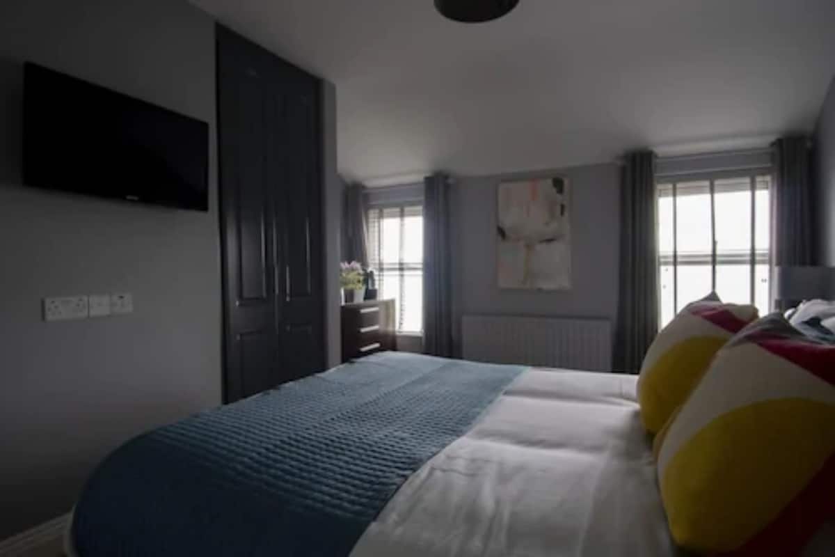 Superior Room | Hypo-allergenic bedding, blackout drapes, iron/ironing board, free WiFi