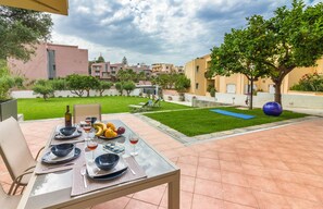 Courtyard - Stylish Summer Home with Gardens, Near the Beach (Chania)