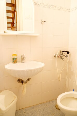 Villa, 2 Bedrooms | Bathroom | Shower, hair dryer, towels, shampoo - Summer Home of Skaleta beach (Rethymno)