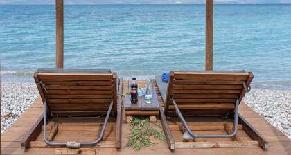 The 'Corinthian Gulf' beachfront lux apartment