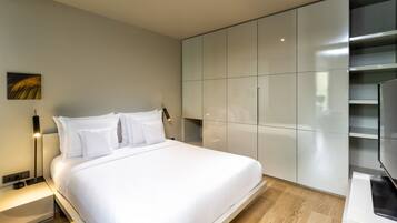 Studio | Hypo-allergenic bedding, in-room safe, desk, soundproofing