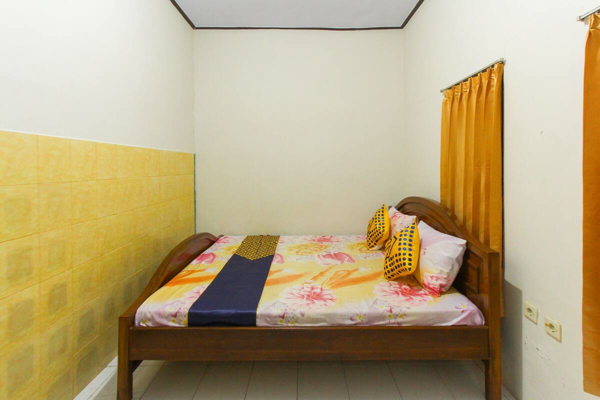 Economy Double Room | Meja, Wi-fi percuma, cadar katil