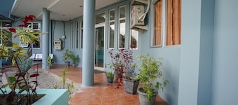 Super OYO 1844 Bravo Residence