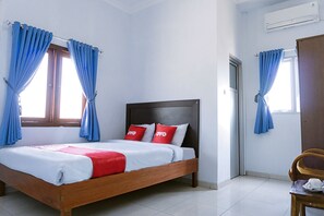 Standard Double Room | Free WiFi, bed sheets - Hotel O Homiko (Pacitan)