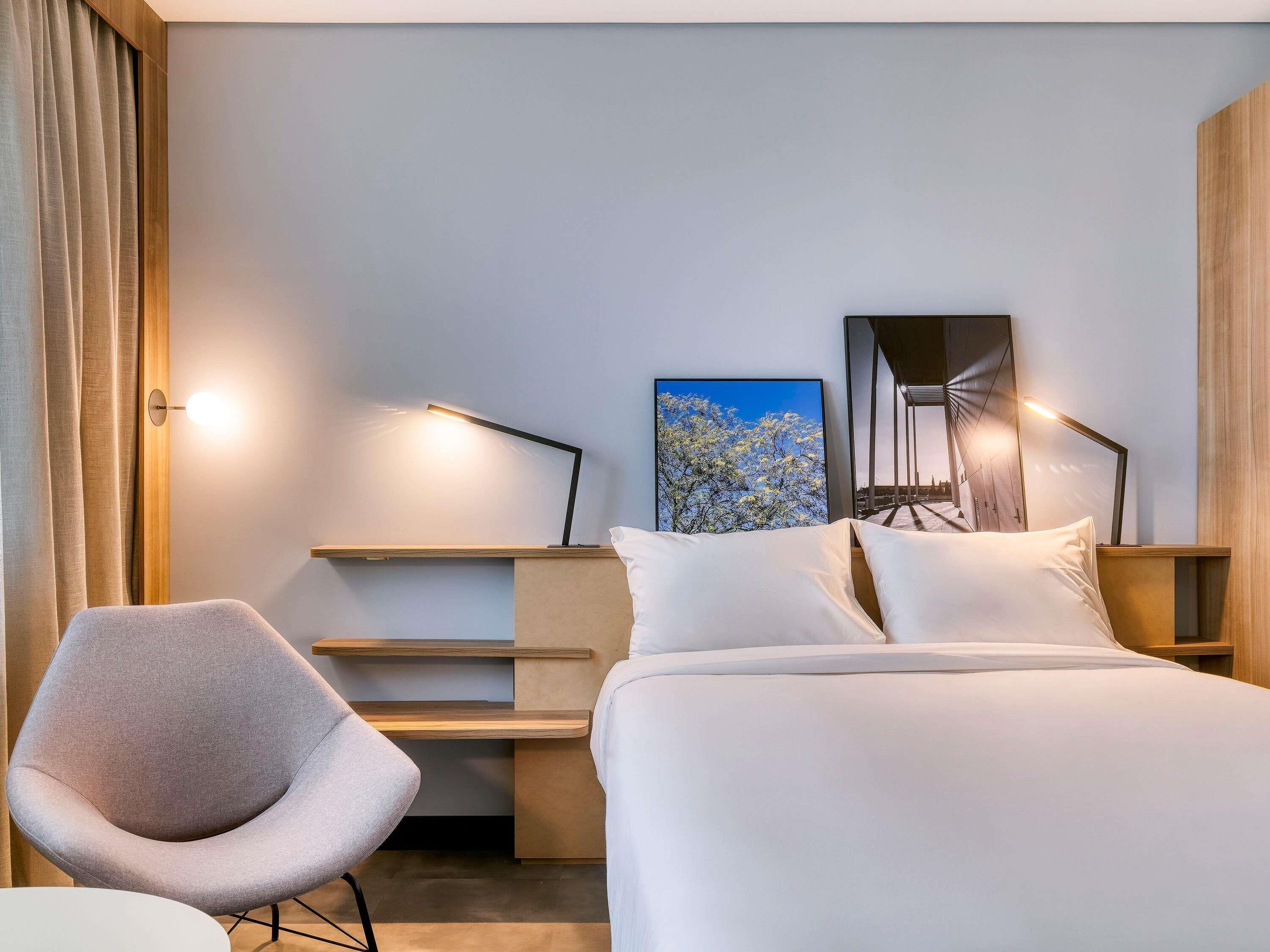 迷你吧、客房內保險箱、免費無線上網、床單