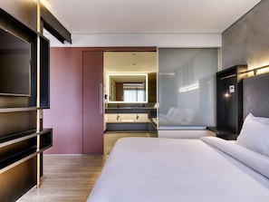 Minibar, coffres-forts dans les chambres, Wi-Fi gratuit, draps fournis