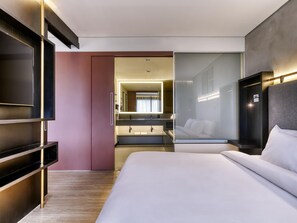 Minibar, in-room safe, free WiFi, bed sheets