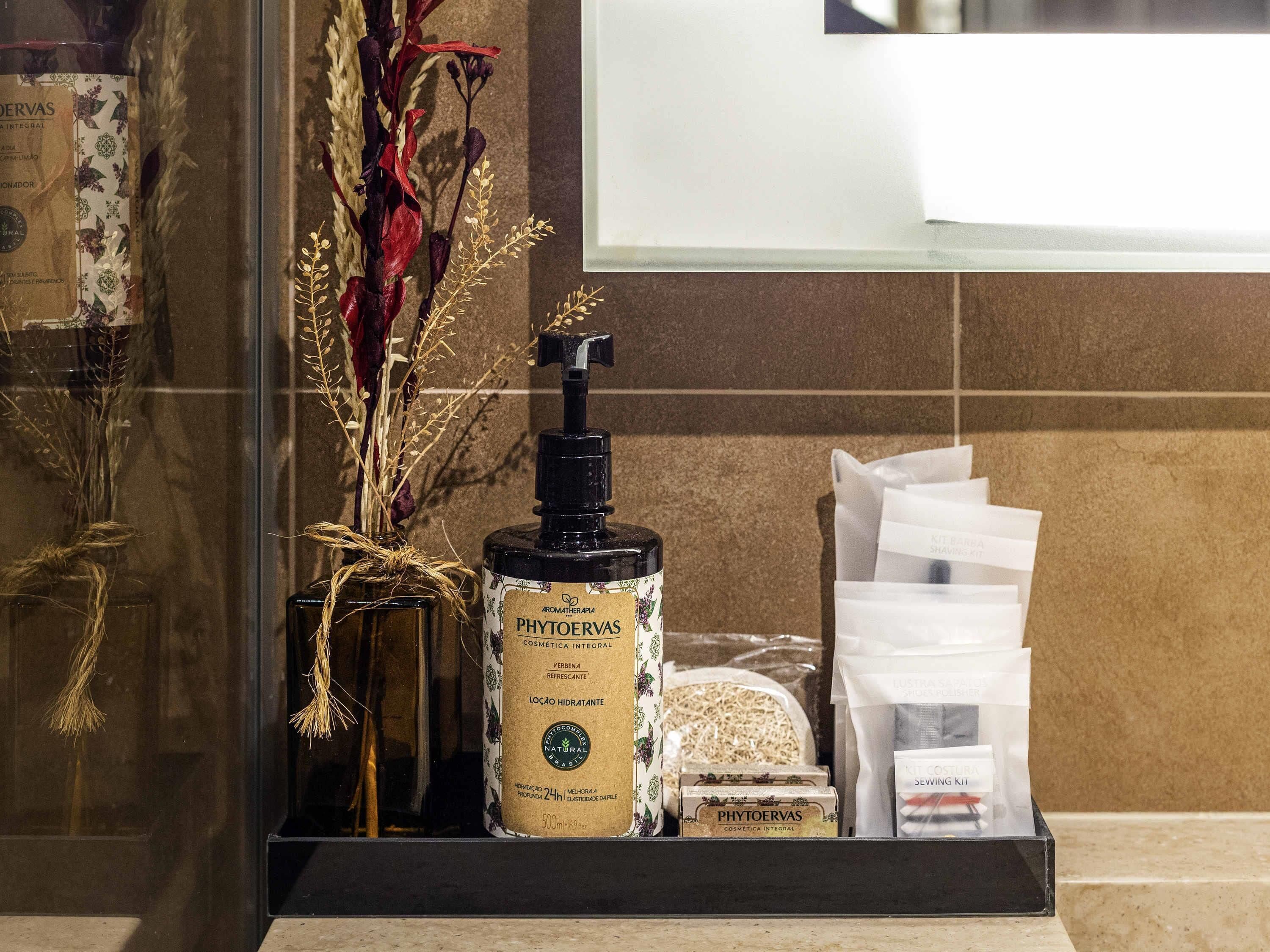 Minibar, coffres-forts dans les chambres, Wi-Fi gratuit, draps fournis