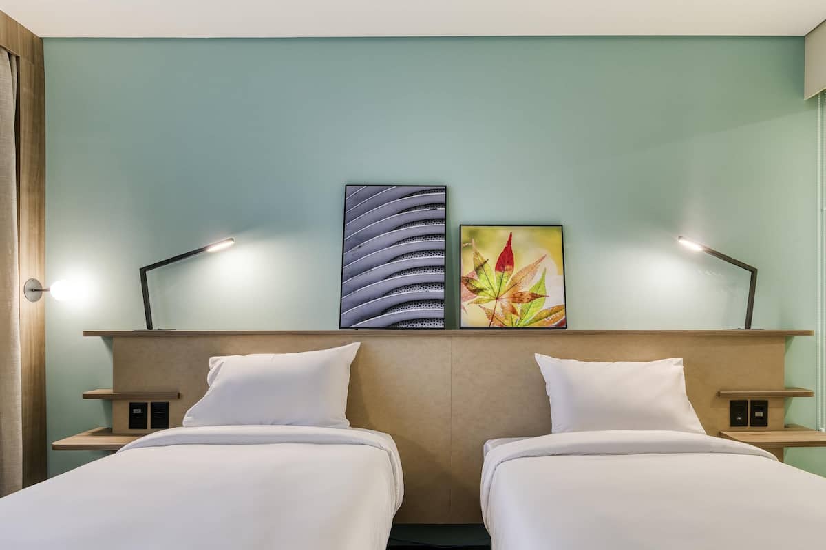 Minibar, coffres-forts dans les chambres, Wi-Fi gratuit, draps fournis