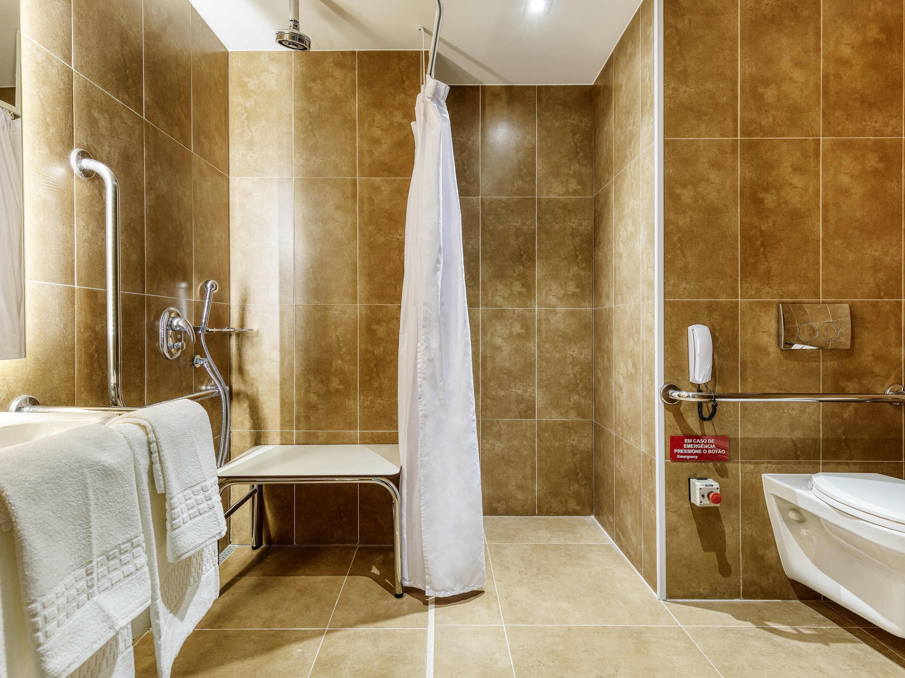 Minibar, in-room safe, free WiFi, bed sheets