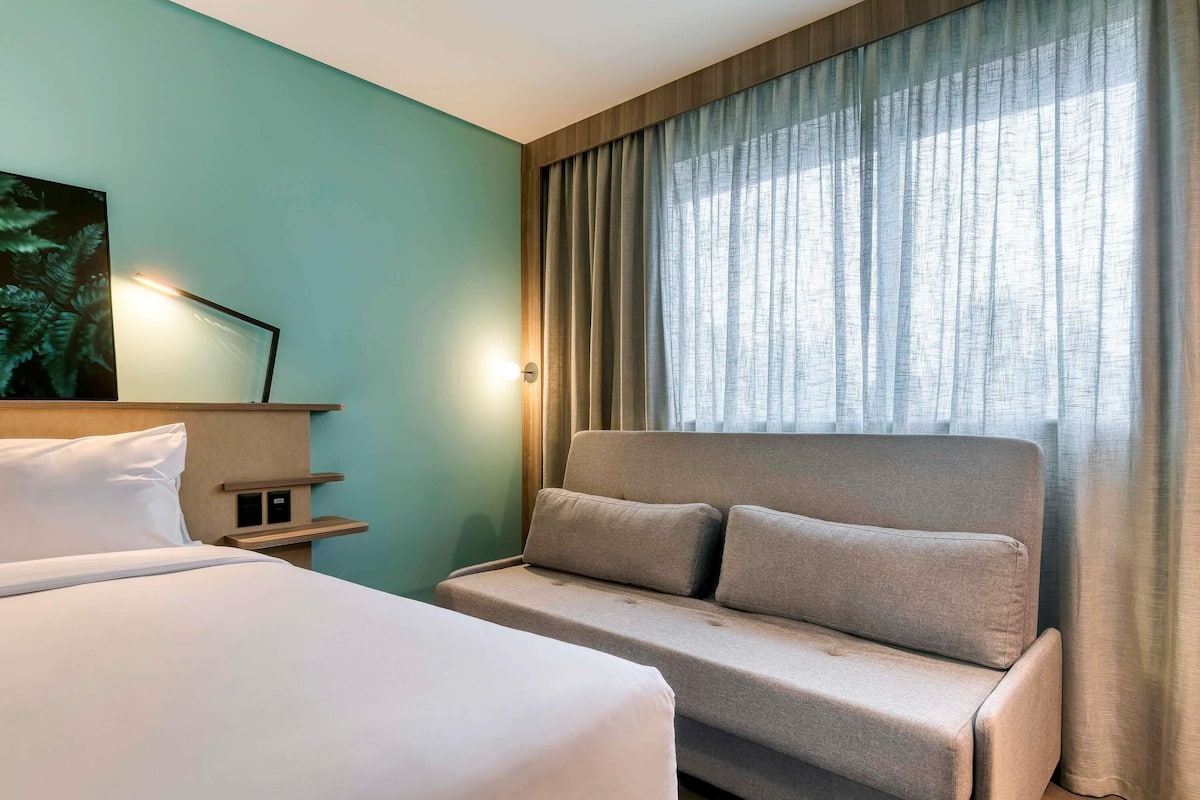 Minibar, coffres-forts dans les chambres, Wi-Fi gratuit, draps fournis