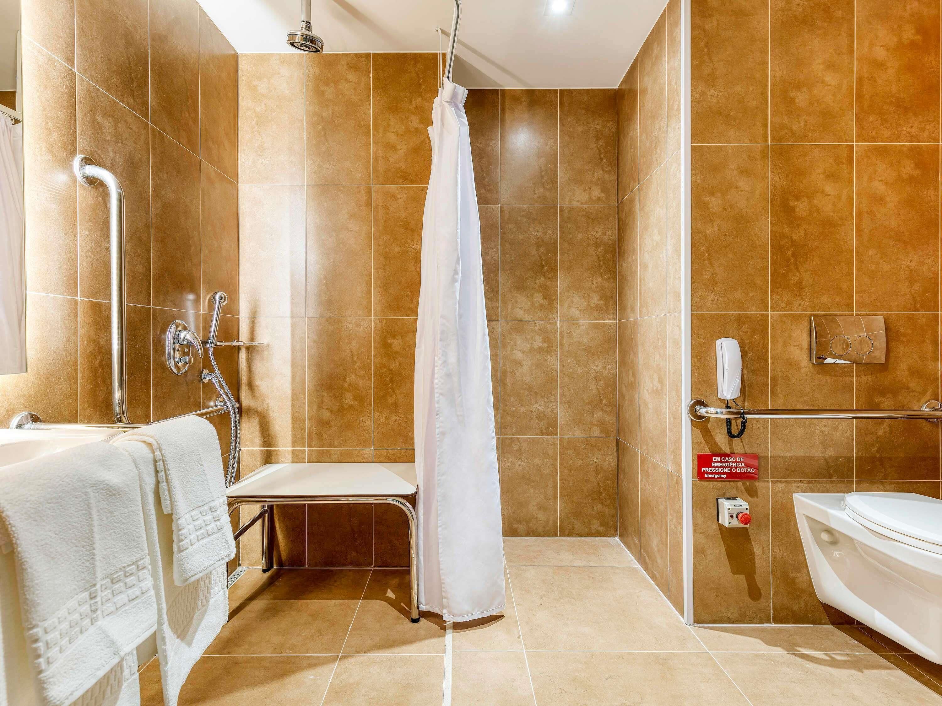 Minibar, in-room safe, free WiFi, bed sheets