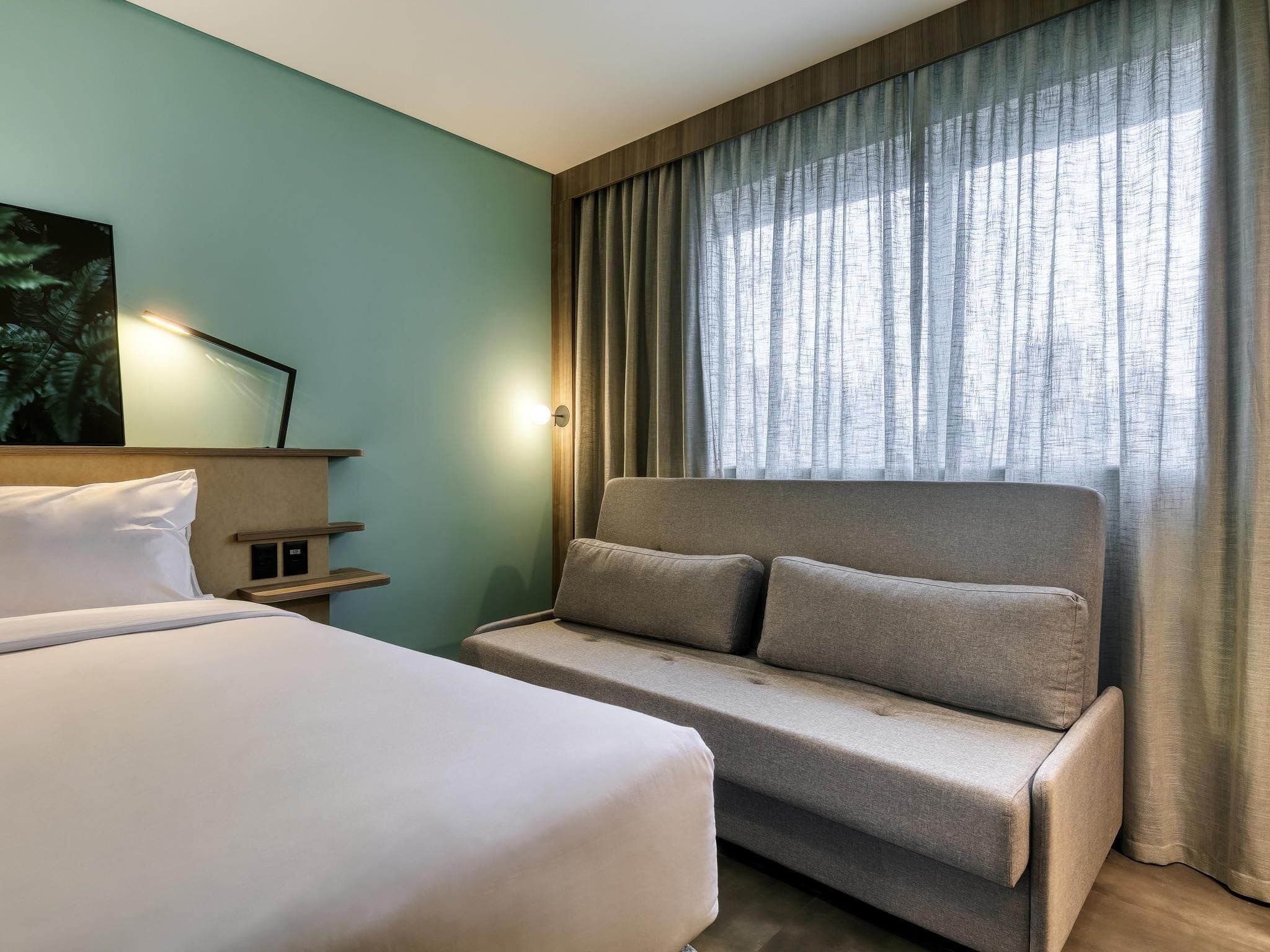 Minibar, in-room safe, free WiFi, bed sheets