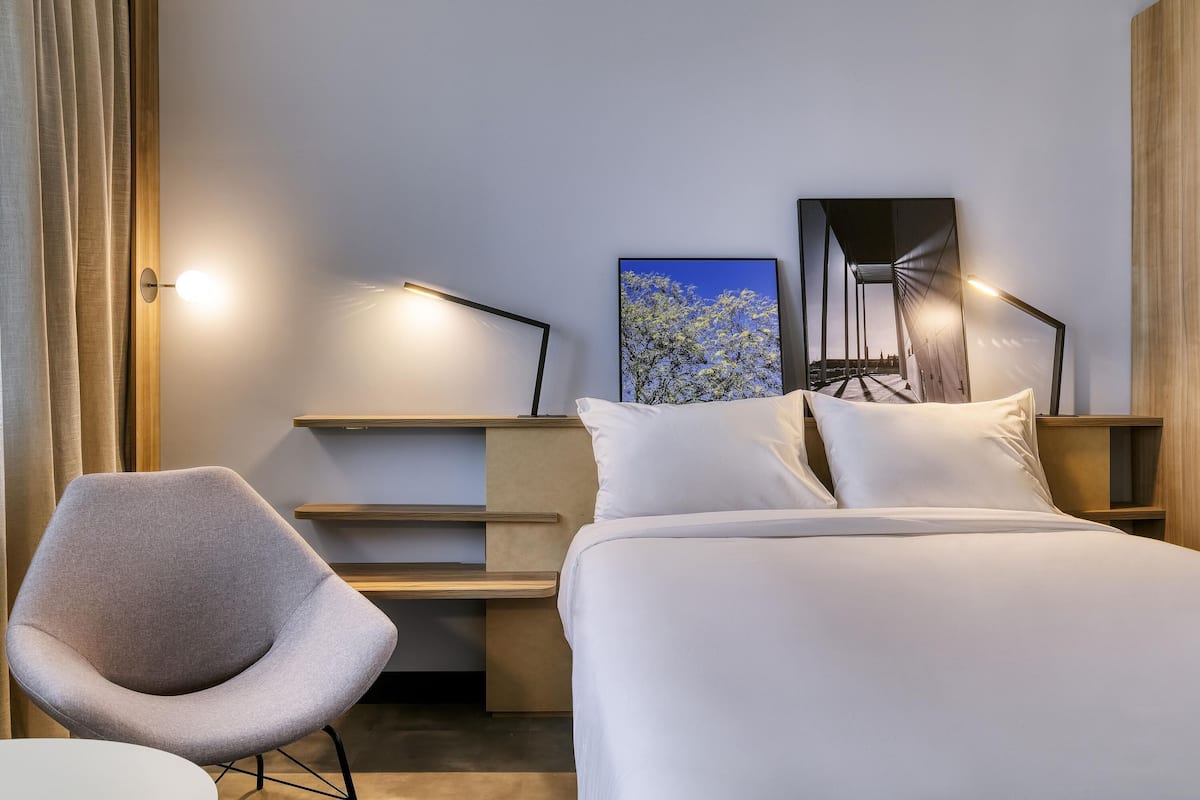Minibar, in-room safe, free WiFi, bed sheets