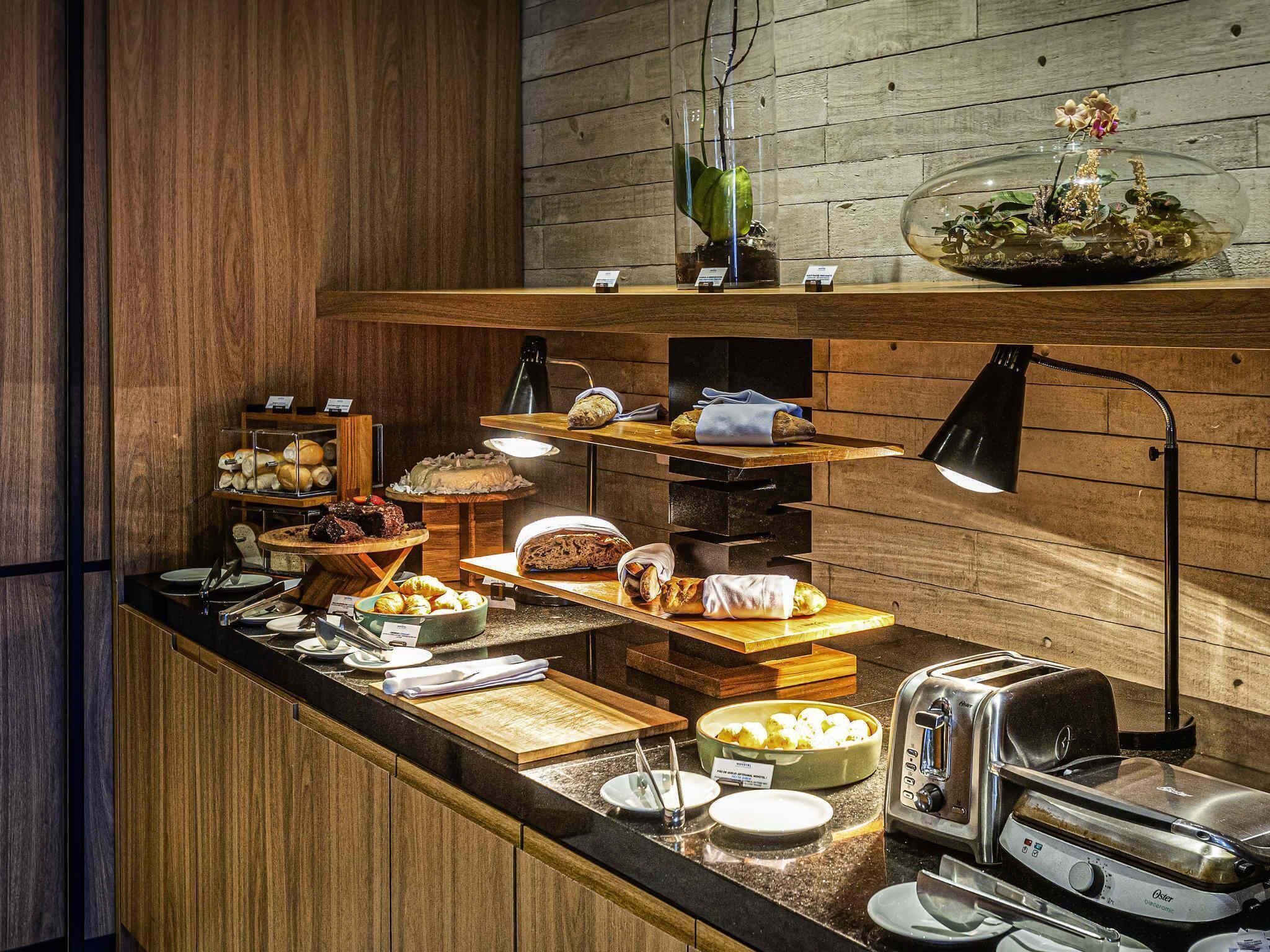 Daily buffet breakfast for a fee