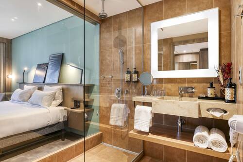 Minibar, in-room safe, free WiFi, bed sheets