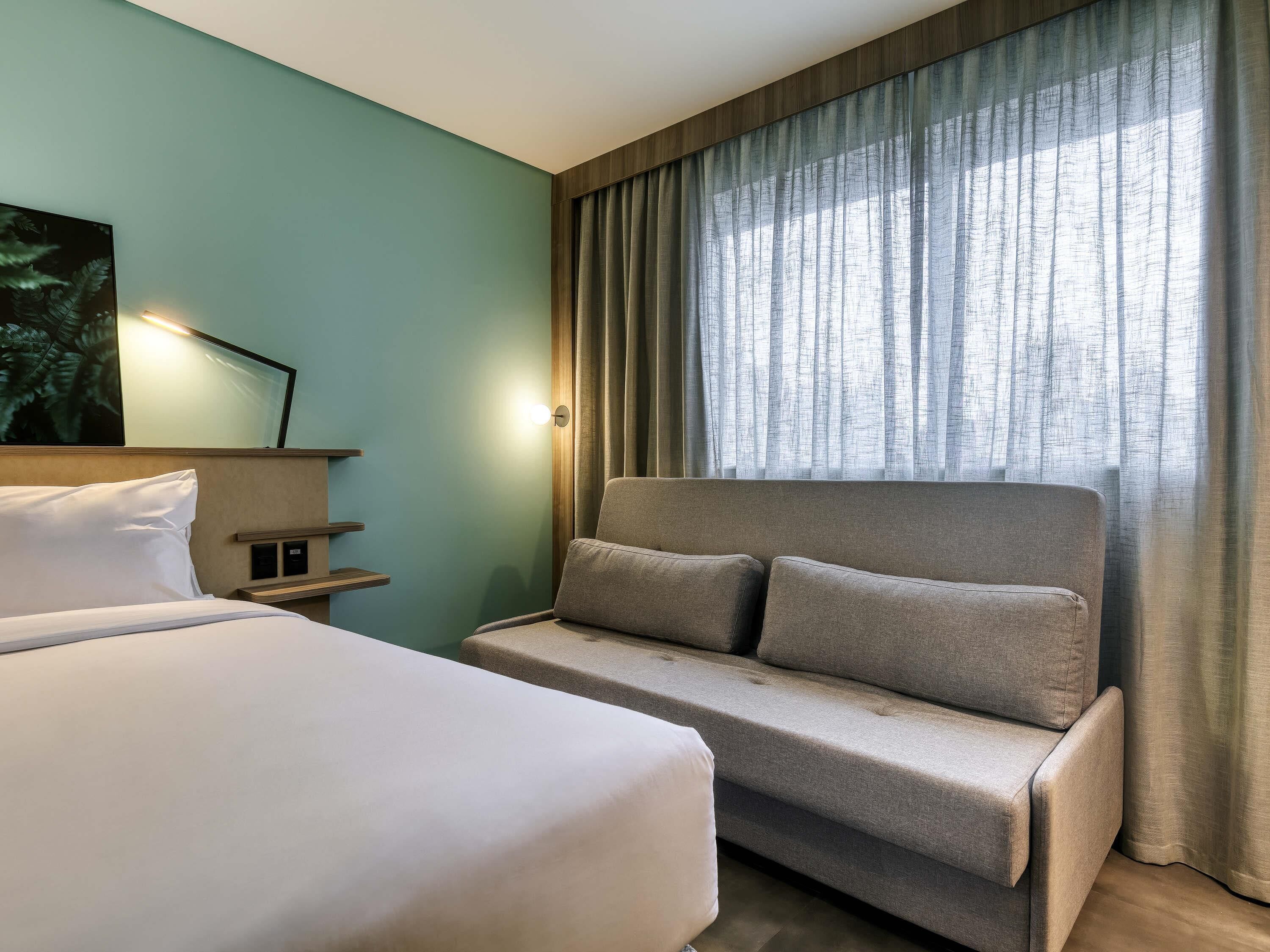 Frigobar, cofres nos quartos, Wi-Fi de cortesia, roupa de cama