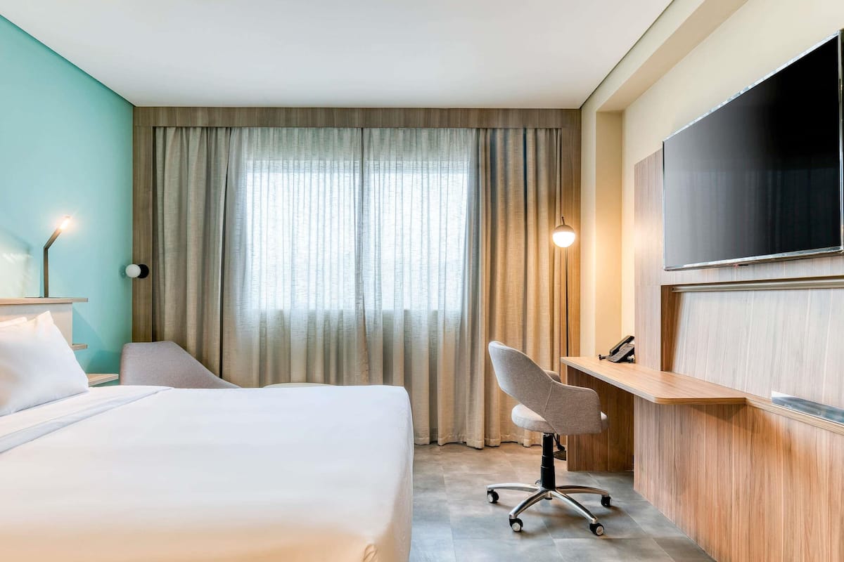 Minibar, in-room safe, free WiFi, bed sheets