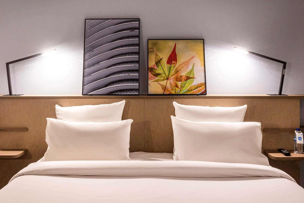 Minibar, coffres-forts dans les chambres, Wi-Fi gratuit, draps fournis