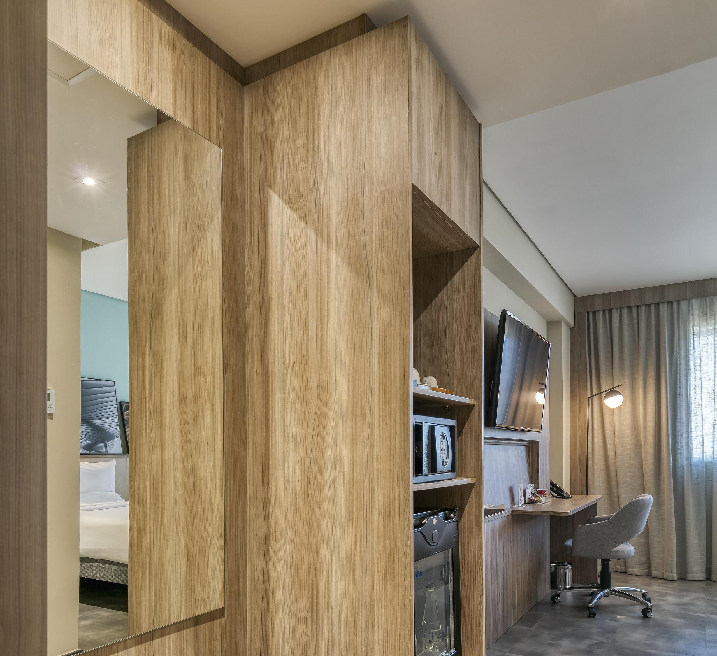 Minibar, in-room safe, free WiFi, bed sheets