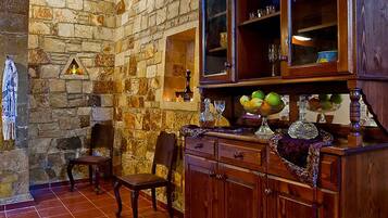 Rumah Tradisional, lantai mezzanine | Area keluarga