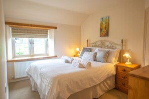 Iron/ironing board, free WiFi, bed sheets - Nettlecombe Farm Holiday Cottages (Ventnor)