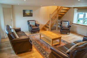 Living room - Nettlecombe Farm Holiday Cottages (Ventnor)