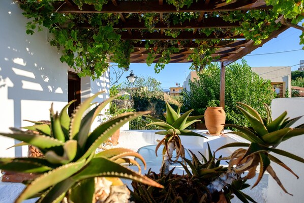 Traditional Apartment, 2 Bedrooms | Terrace/patio