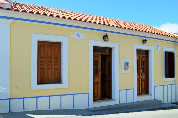Exterior - Traditional Karpathian home with panoramic View (Karpathos)