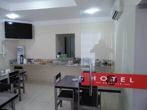 بوفيه فطور مجانًا