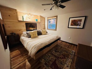 2 bedrooms, desk, iron/ironing board, free WiFi