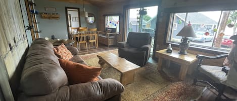 Smart TV, DVD player, books, offices