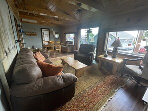 Smart TV, DVD player, books, offices