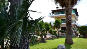 Property grounds - Unwind in a Spacious flat with Gardens (Marathon)