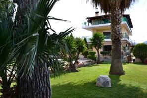 Property grounds - Unwind in a Spacious flat with Gardens (Marathon)