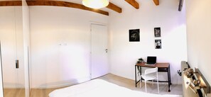 2 bedrooms, in-room safe, WiFi, bed sheets
