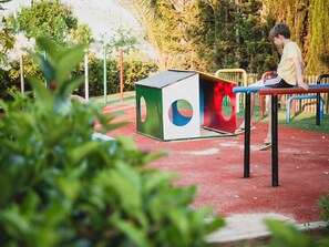 Children’s play area – outdoor