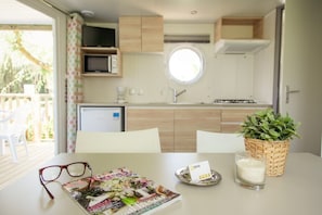 Mobile Home (Marina AC) | Living area | Toys - Camping Sènia Tucan (Lloret de Mar)