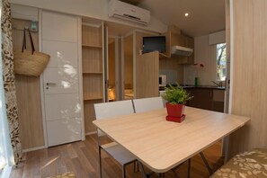 Mobile Home (Prima AC) | Living area
