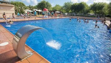 Seasonal outdoor pool