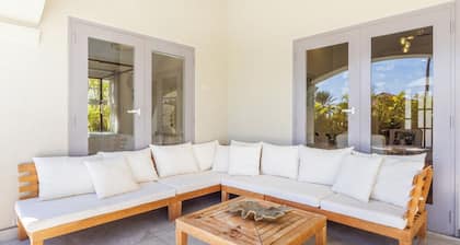 Aruba Home Retreat: 3BR w Pool, Patio near Beaches