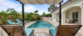 Private Pool Villa with Cabana * 3min to Beaches!
