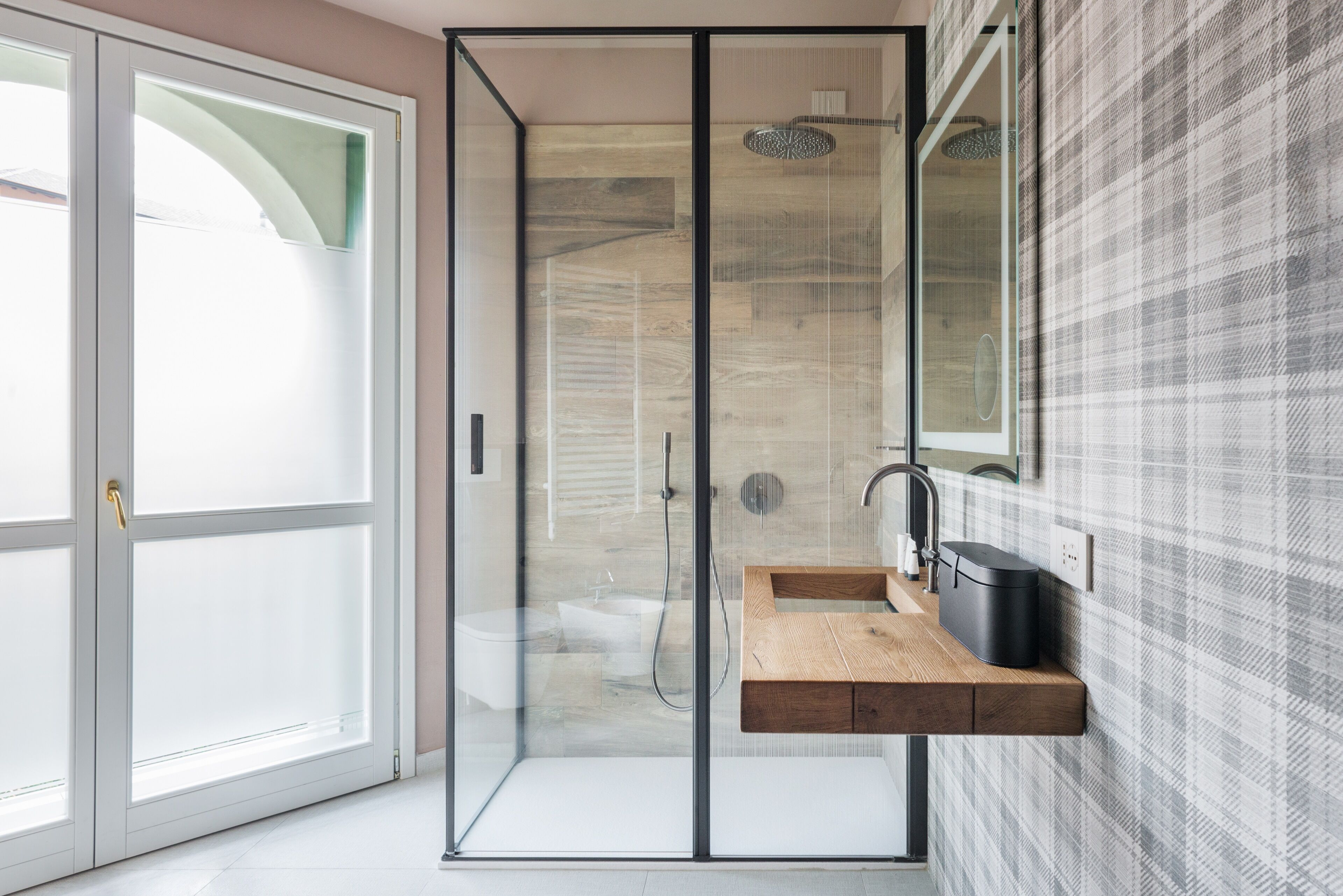 shower, free toiletries, hair dryer, slippers