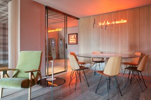 Sala de estar en el lobby